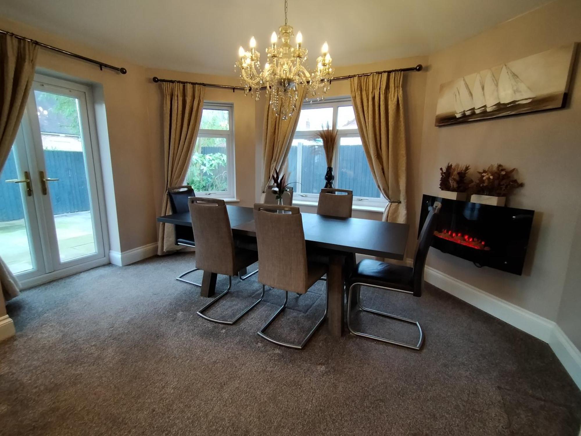 Sirius House - Sleeps 7, Driveway, Garden Villa Crewe Exterior photo